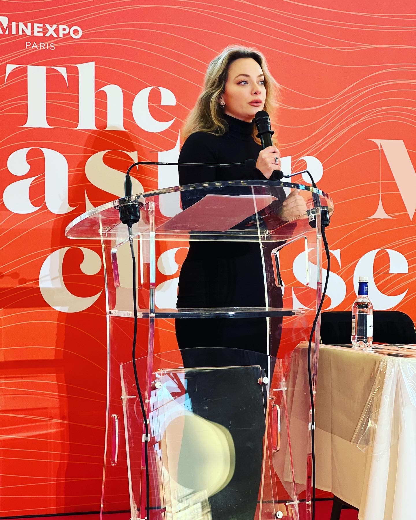 Gabrielle Vizzavona conférencière sur le vin 